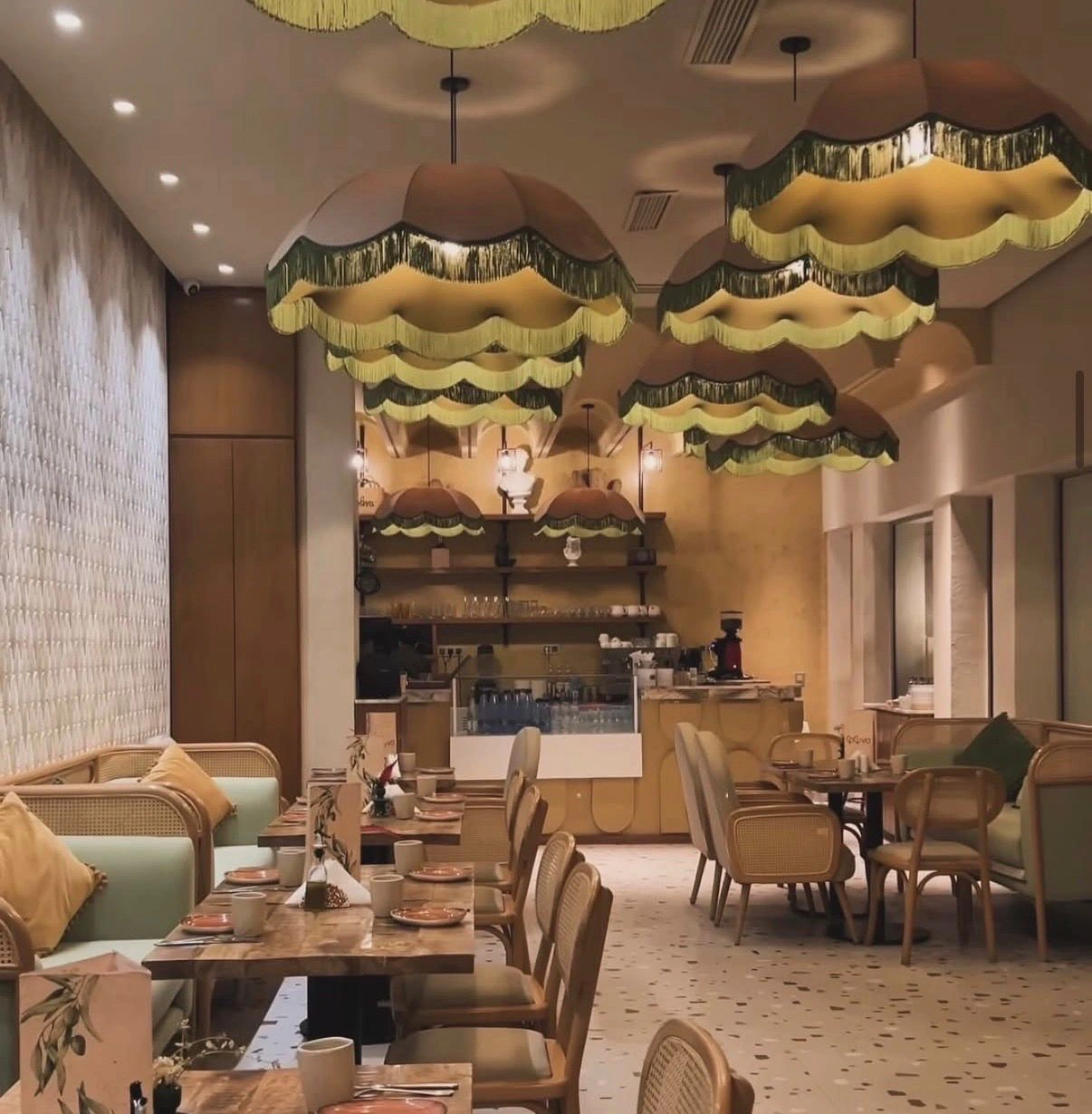 L'Oliva — Restaurant All Day